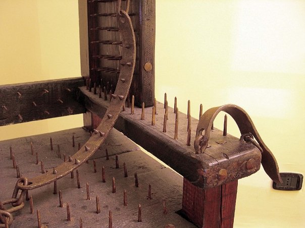 Museo della pena strumenti di tortura Medievalia Castello di Brolo